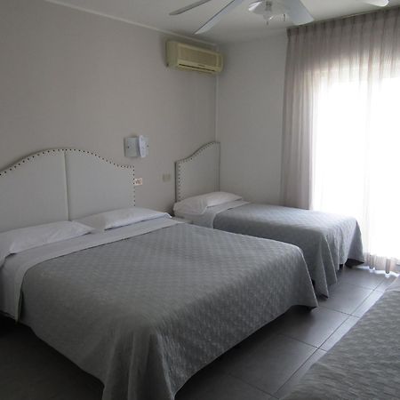 Hotel Atene Lido di Jesolo Bagian luar foto