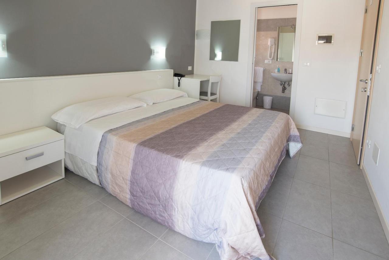 Hotel Atene Lido di Jesolo Bagian luar foto
