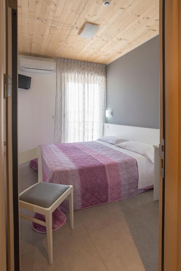 Hotel Atene Lido di Jesolo Bagian luar foto