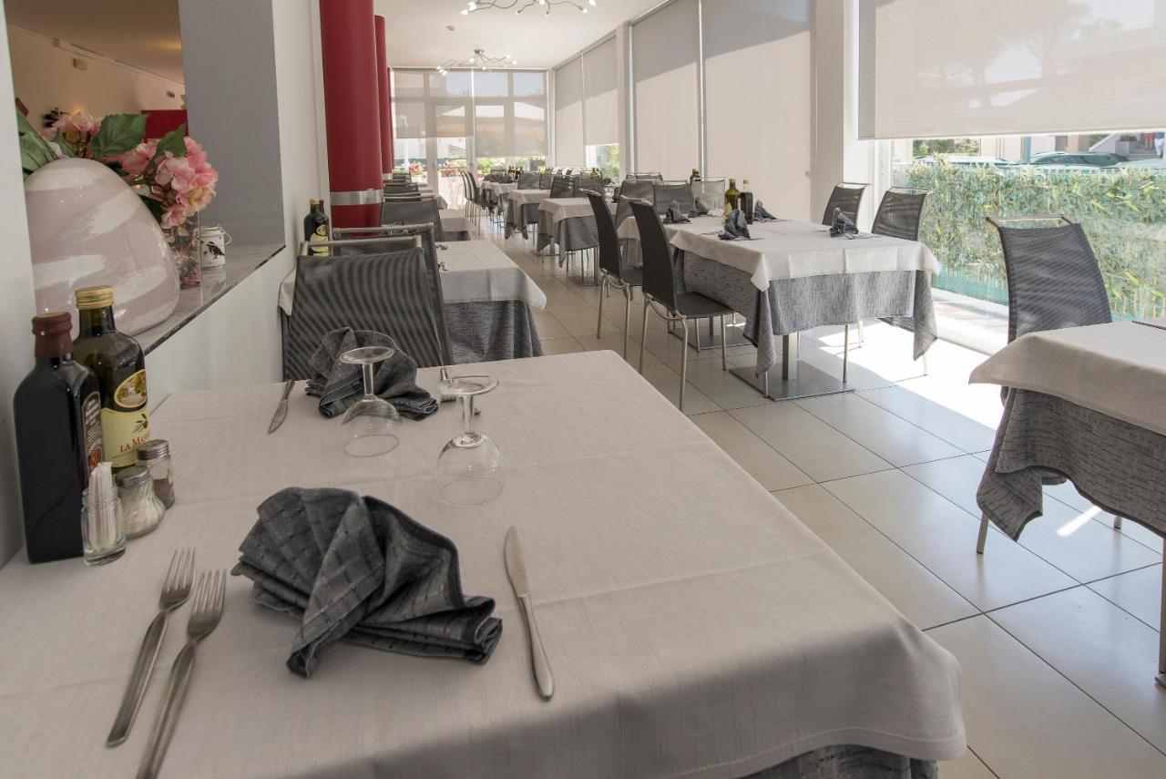 Hotel Atene Lido di Jesolo Bagian luar foto