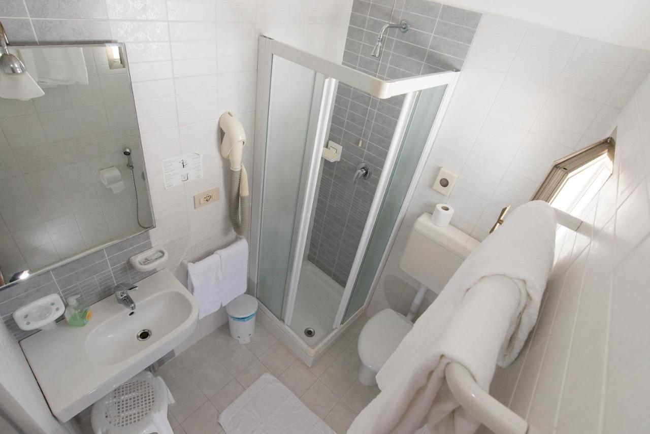 Hotel Atene Lido di Jesolo Bagian luar foto