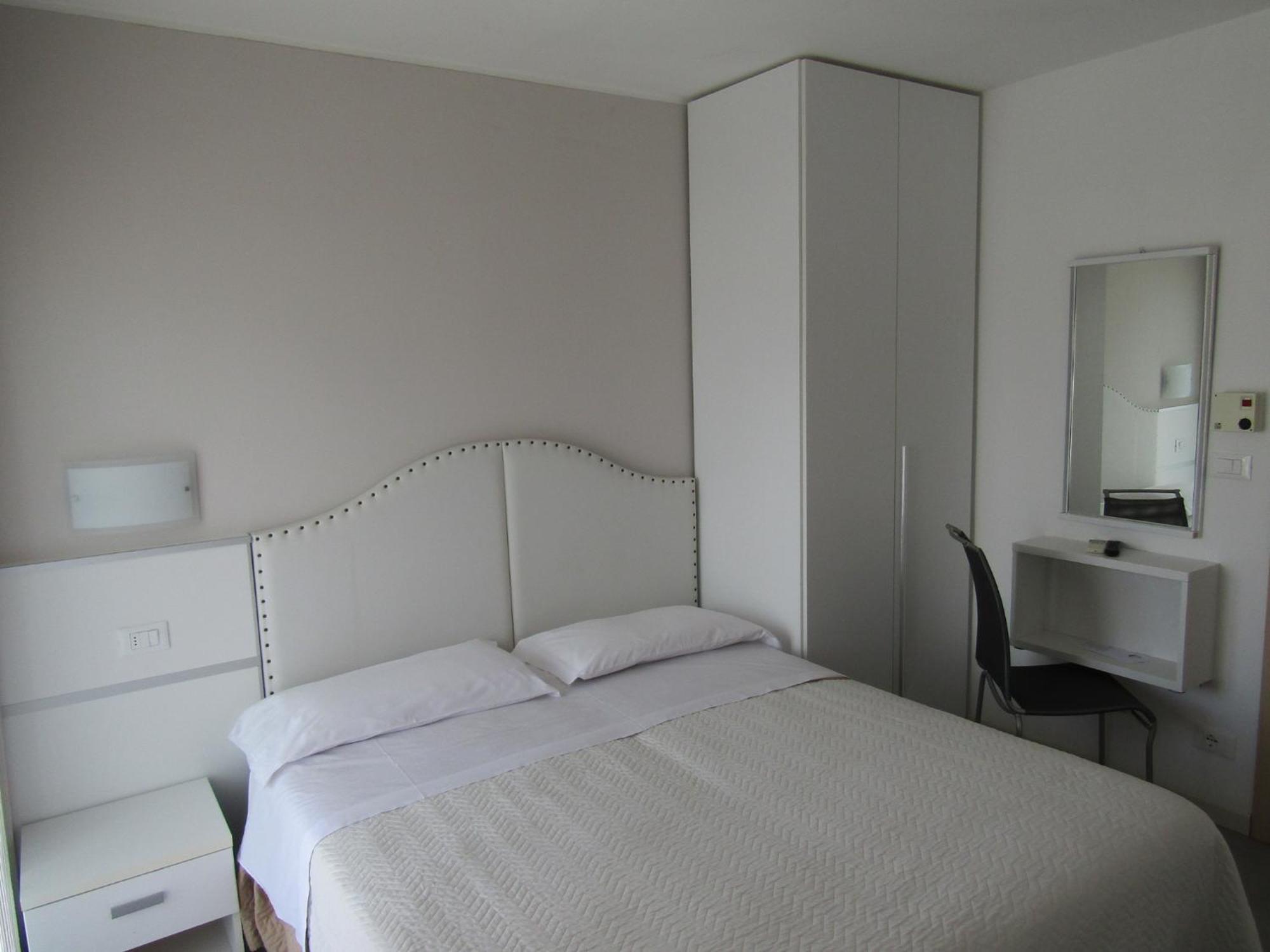 Hotel Atene Lido di Jesolo Bagian luar foto