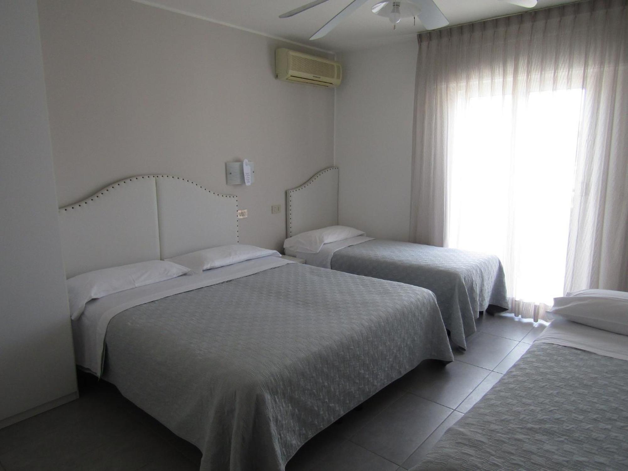 Hotel Atene Lido di Jesolo Bagian luar foto
