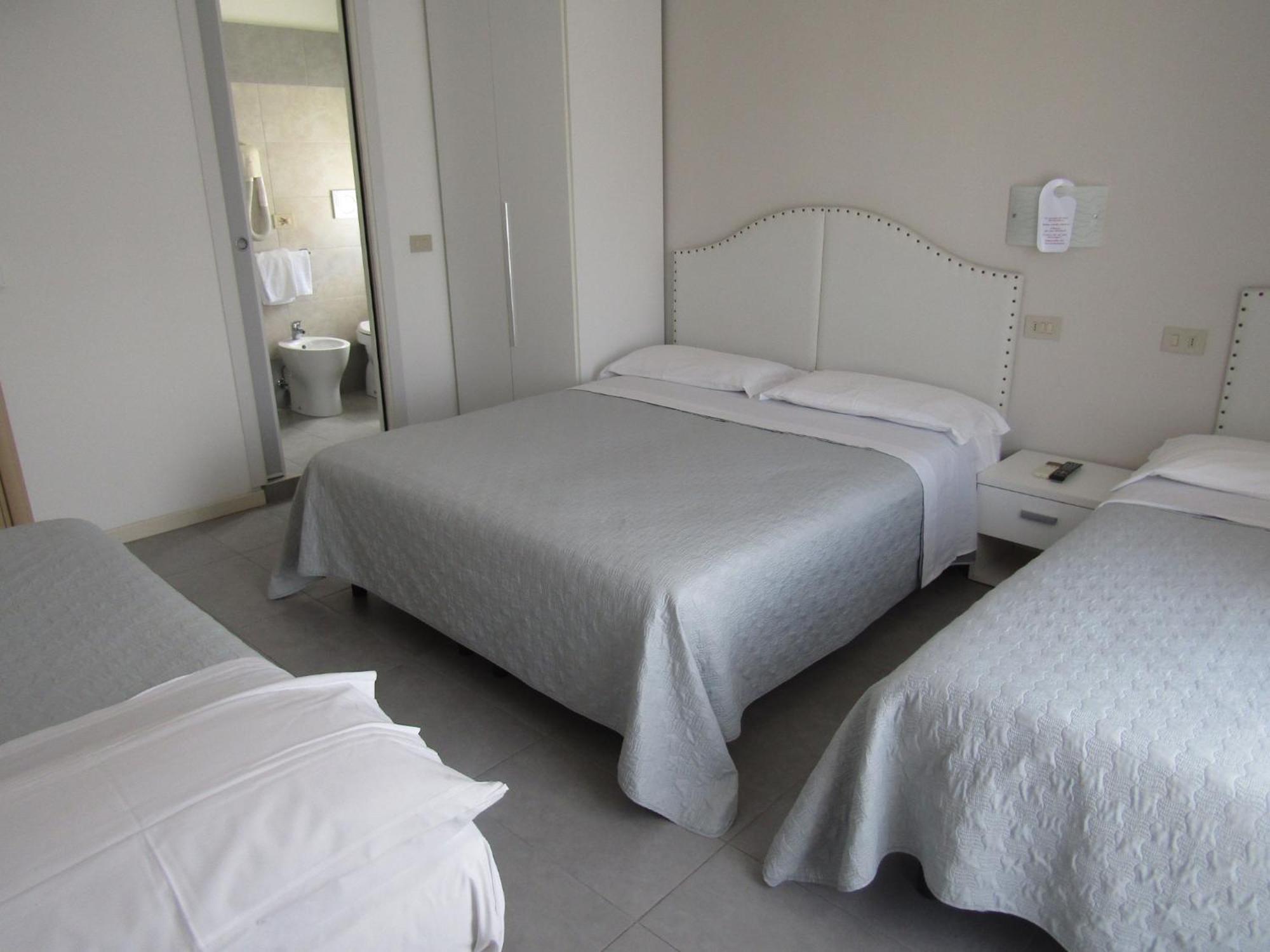 Hotel Atene Lido di Jesolo Bagian luar foto